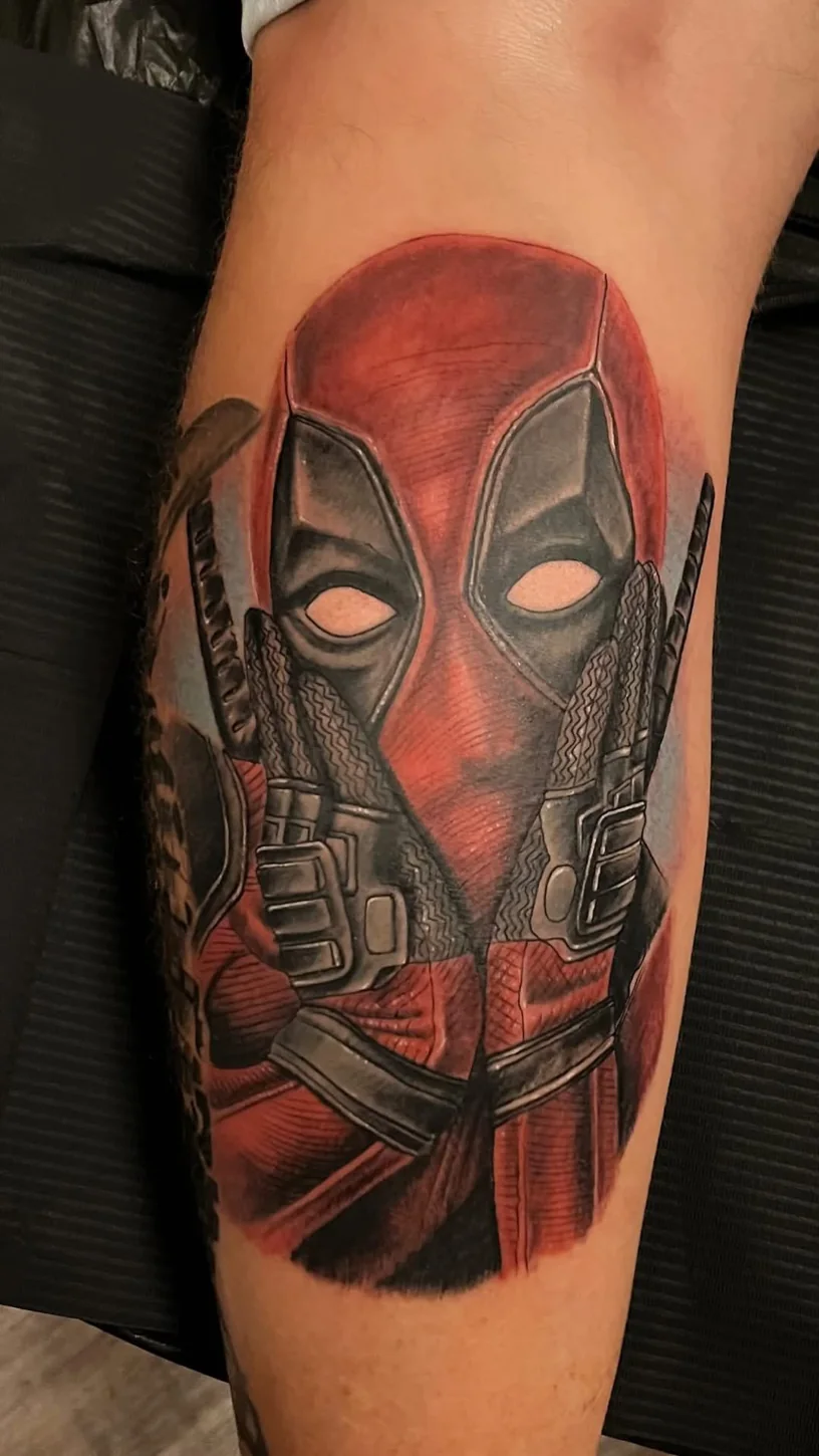 Deadpool – színes tetoválás